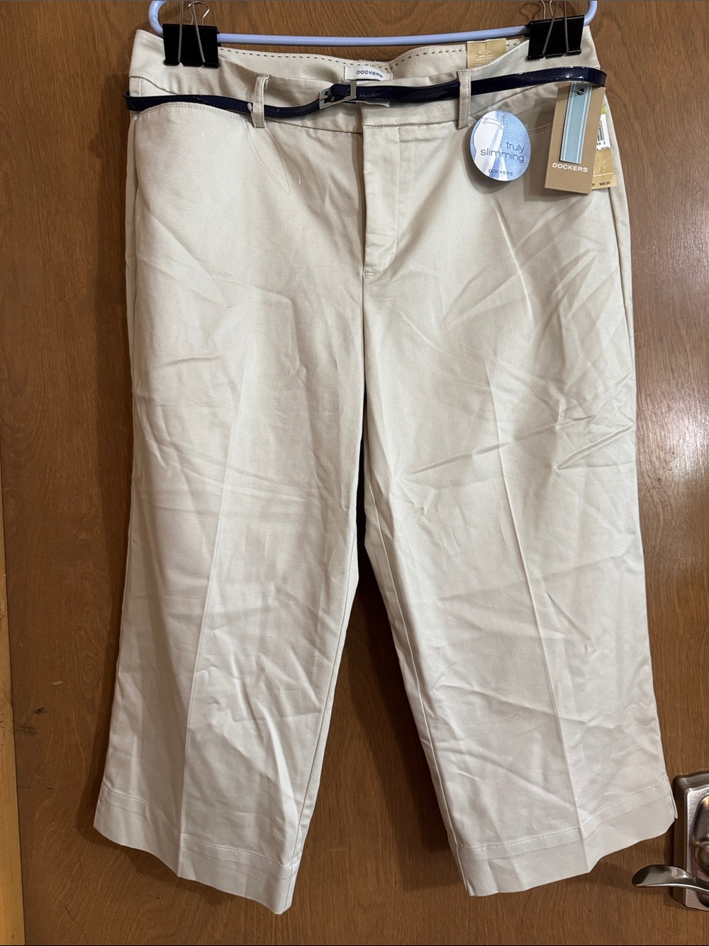 Dockers Cream Capris with Navy belt
